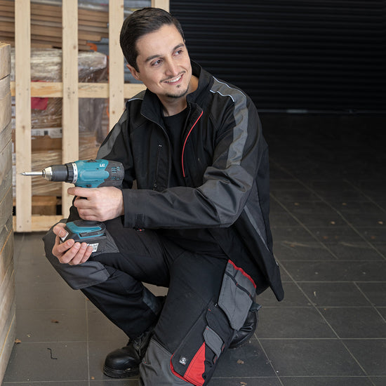 Pantalon de travail MINERAI #1378, extensible et renforcé. Confort, durabilité et praticité pour les professionnels du bâtiment.