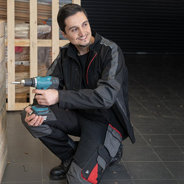 Pantalon de travail MINERAI #1378, extensible et renforcé. Confort, durabilité et praticité pour les professionnels du bâtiment.