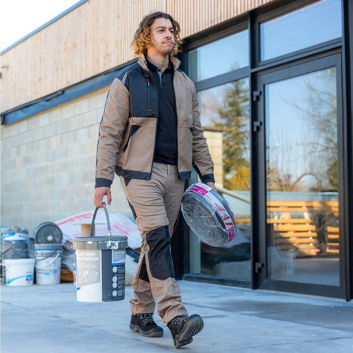 Pantalon de travail PRIAM #1862 bicolore et zéro métal. Extensible, résistant et sécuritaire pour les environnements industriels sensibles.