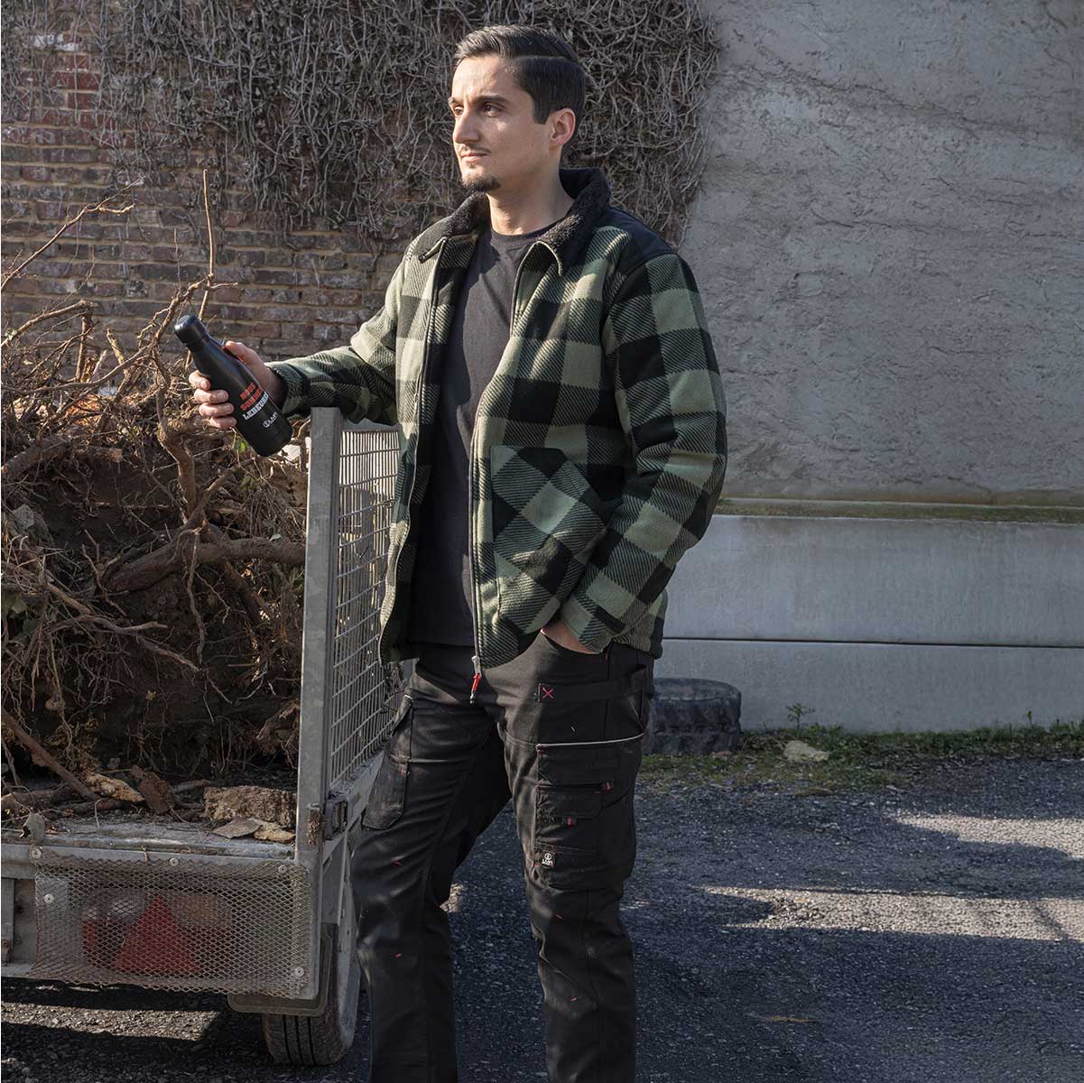 Chemise Hugo Strong Sureau, polaire matelassée et chaude, idéale pour le travail extérieur. Col sherpa, carreaux classiques et renforts Oxford.