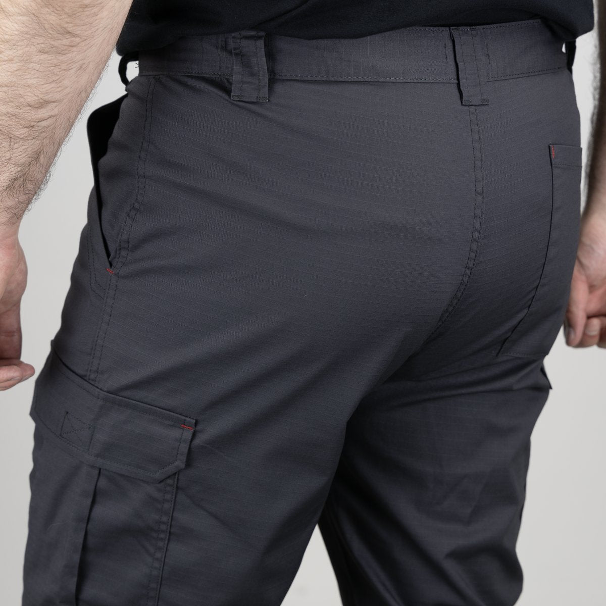 Poche dos droite plaquée et surpiqûres renforcées pantalon de travail TERRESTRE Hugo Strong