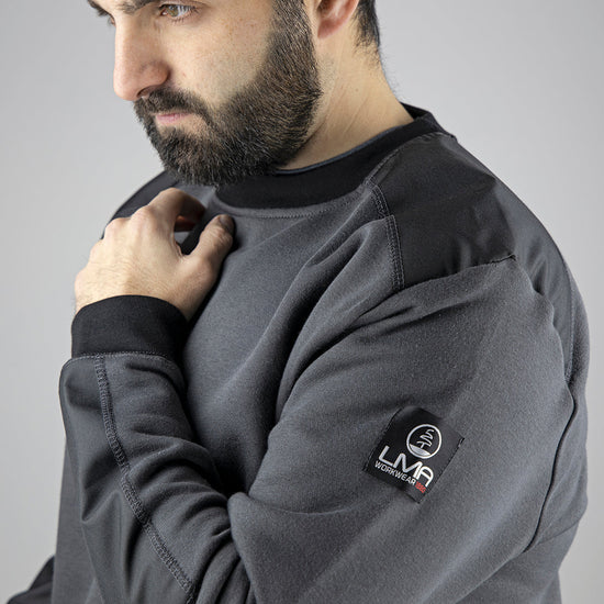 Chandail de travail BUCAREST #8093 en molleton chaud avec renforts Oxford 300D. Résistant, confortable et polyvalent pour l’automne et l’hiver.