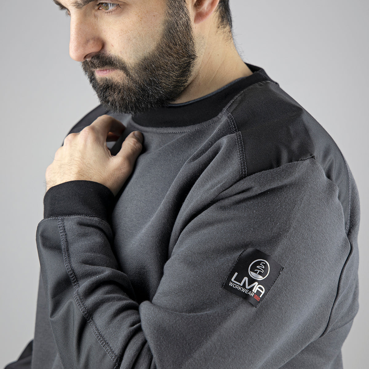 Chandail de travail BUCAREST #8093 en molleton chaud avec renforts Oxford 300D. Résistant, confortable et polyvalent pour l’automne et l’hiver.