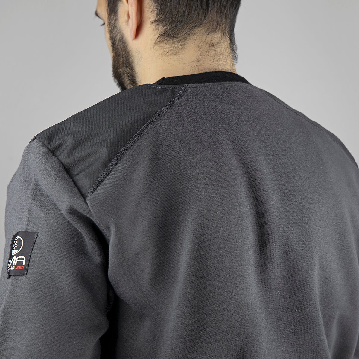 Chandail de travail BUCAREST #8093 en molleton chaud avec renforts Oxford 300D. Résistant, confortable et polyvalent pour l’automne et l’hiver.