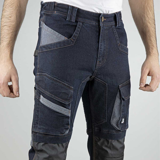 Pantalon de travail SEATTLE #1623 Hugo Strong en denim extensible avec renforts Oxford 300D. Confort, solidité et mobilité pour un usage professionnel.