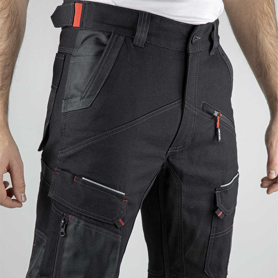 Pantalon de travail extensible et robuste, CORTEX #1783 accompagne les professionnels du bâtiment et de la maintenance. Liberté de mouvement et fiabilité assurées.