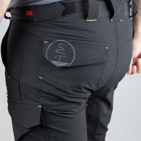 Pantalon de travail UTOPIE #1847 extensible 4 sens avec renforts Oxford 300D. Confort, souplesse et durabilité pour les professionnels actifs.