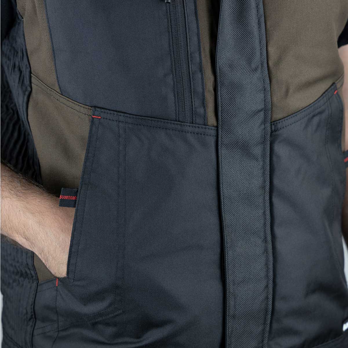 Veste sans manches Hugo Strong Sideral #5096, robuste et confortable pour le travail extérieur. Excellente résistance et liberté de mouvement.