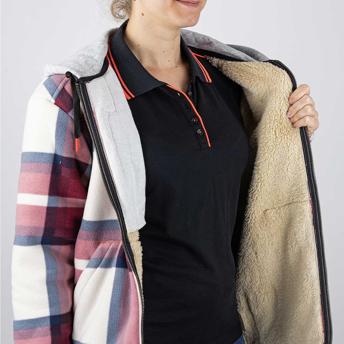 Chemise doublée sherpa Hugo Strong Loan #9311, chaude et confortable, conçue pour le travail ou les sorties extérieures. Flanelle bordeaux et durabilité assurée.